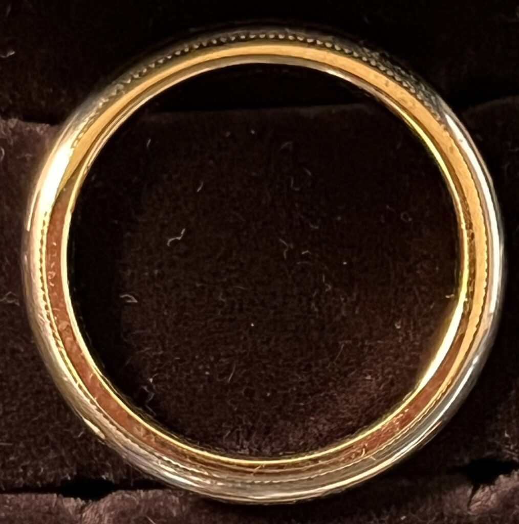 ティファニーのプラチナとゴールドのミルグレインの結婚指輪